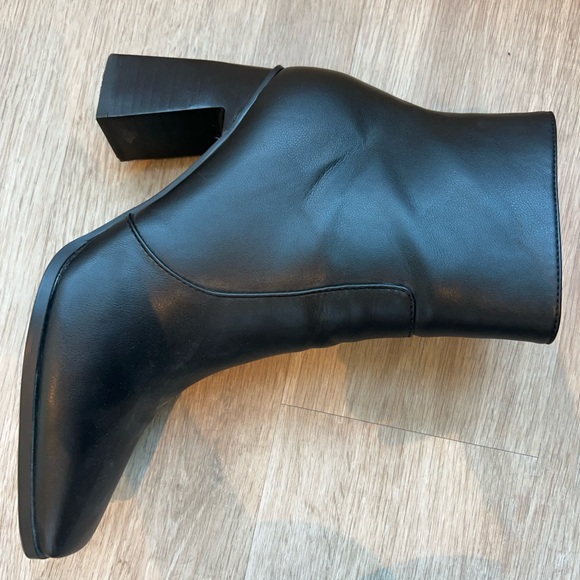 Black ankle high booties - Picture 6 of 7